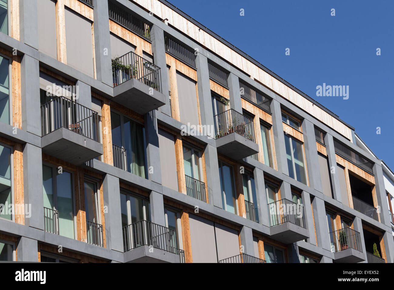 La façade de l'immeuble résidentiel moderne, Berlin Kreuzberg Banque D'Images