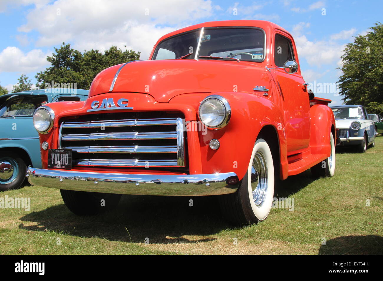 ORANGE 1950 PICK-UP GMC À UN RALLYE DE VÉHICULES ANCIENS Banque D'Images