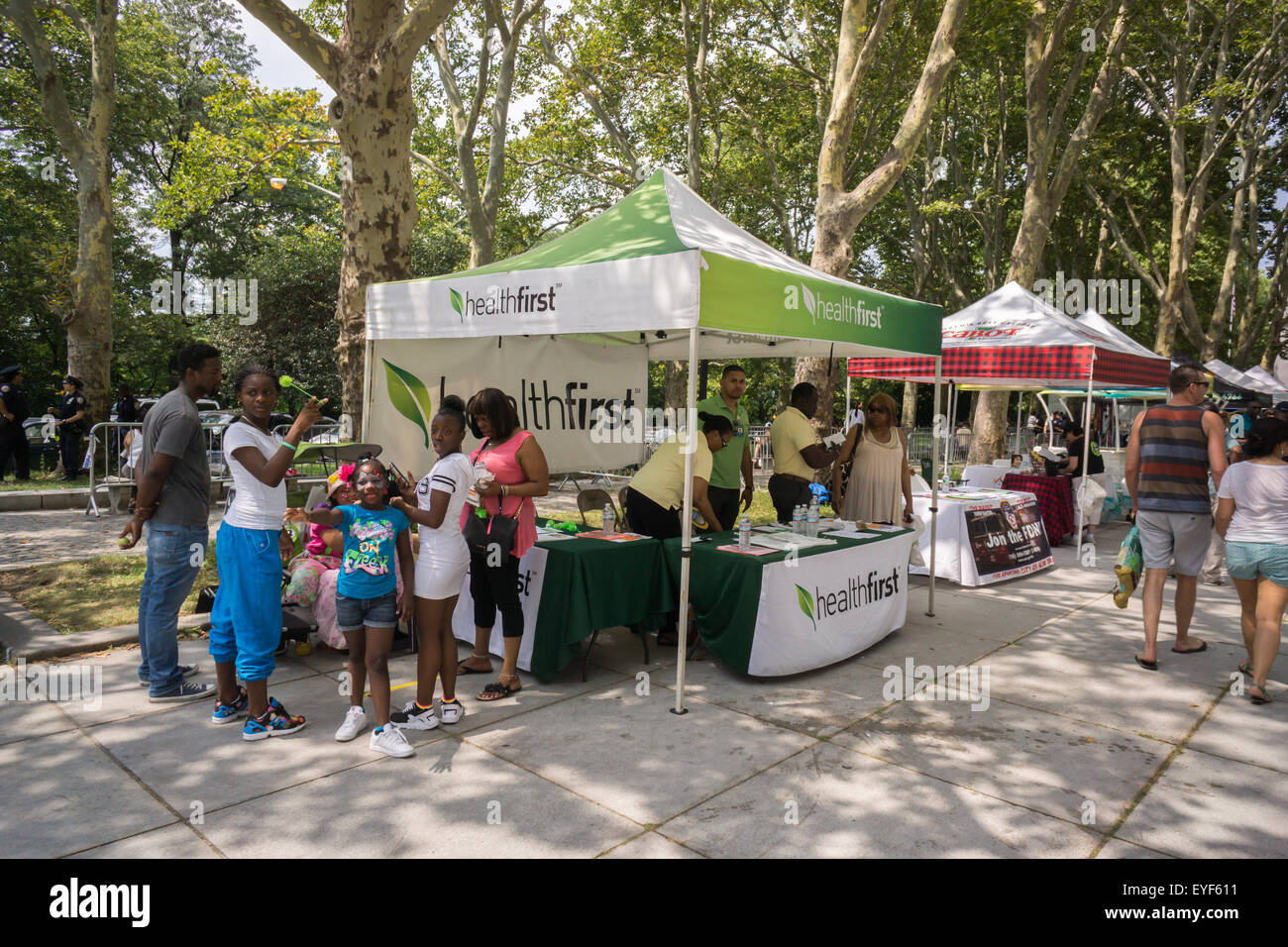 De sensibilisation entreprise de santé HealthFirst lors d'une foire à Harlem à New York le dimanche, Juillet 26, 2015. (© Richard B. Levine) Banque D'Images