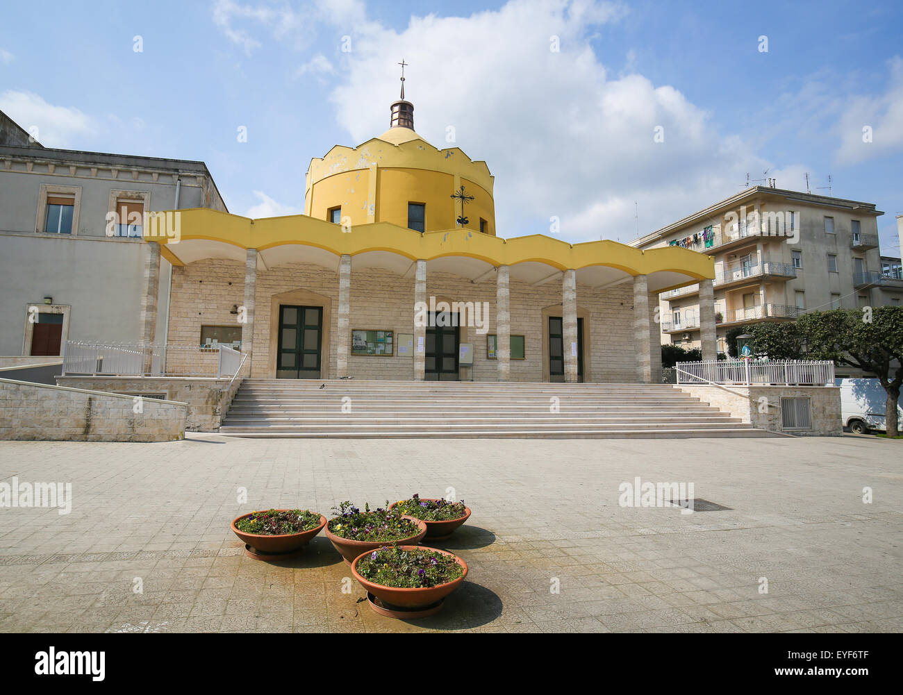 MARTINA FRANCA, ITALIE - 15 mars 2015 : église moderne à Martina Franca, Taranto, Italie du sud de la province. Banque D'Images