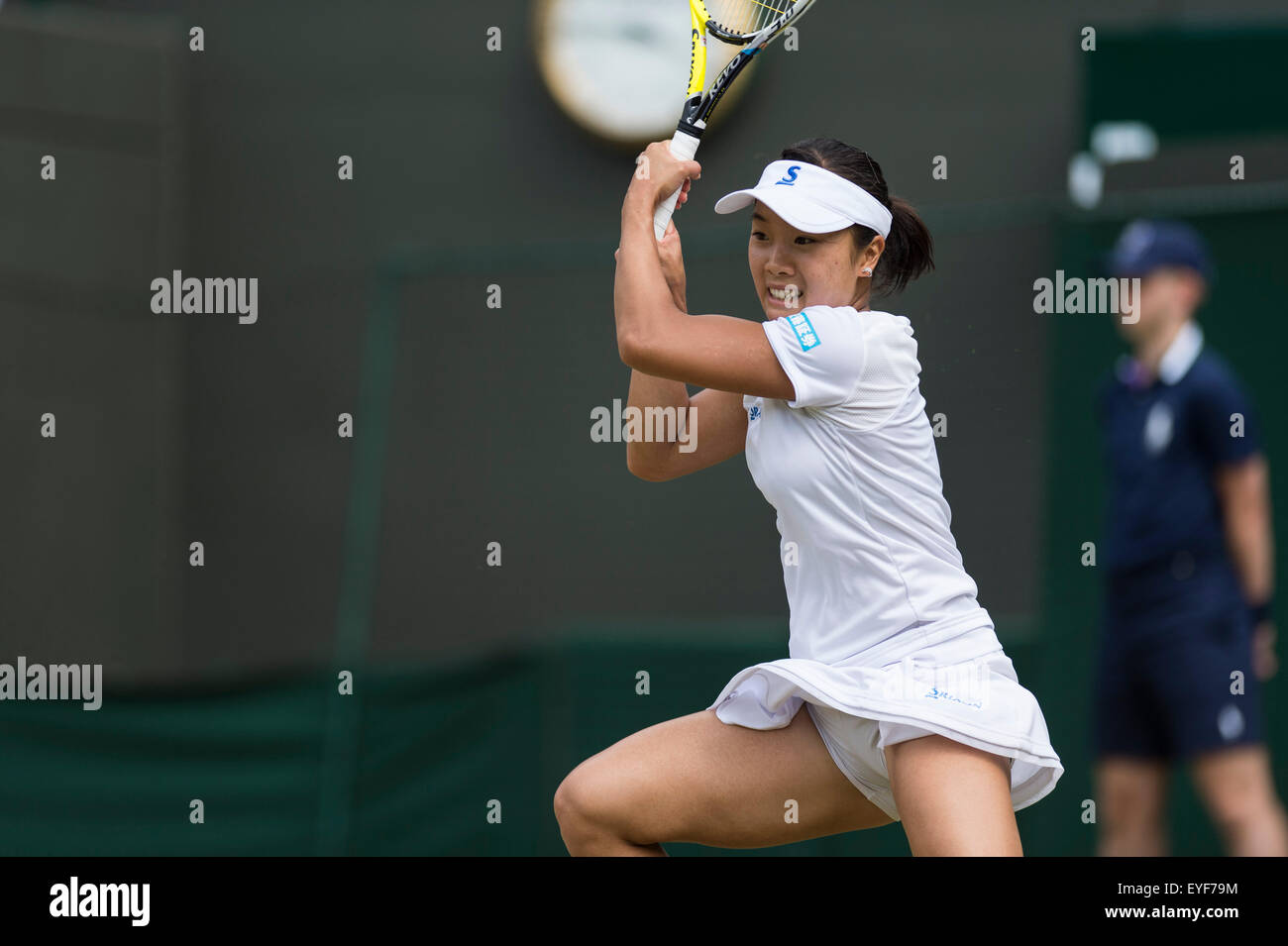 02.07.2015. Le Wimbledon Tennis Championships 2015 tenue à l'All England Lawn Tennis et croquet Club, Londres, Angleterre, Royaume-Uni. Petra KVITOVA (SUI) [2] v Kurumi Mara (JPN) sur No1 Cour. Banque D'Images