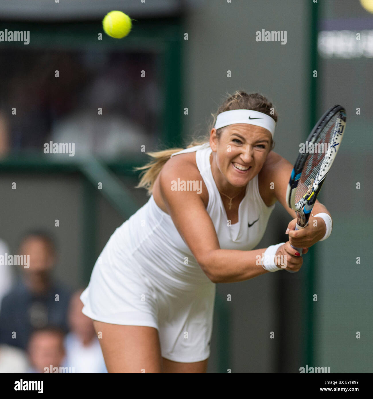 07.07.2015. Le Wimbledon Tennis Championships 2015 tenue à l'All England Lawn Tennis et croquet Club, Londres, Angleterre, Royaume-Uni. Serena Williams (USA) [1] v Victoria Azarenka (CRO) [23], Simple dames - Quart de finale sur le Court central. Banque D'Images