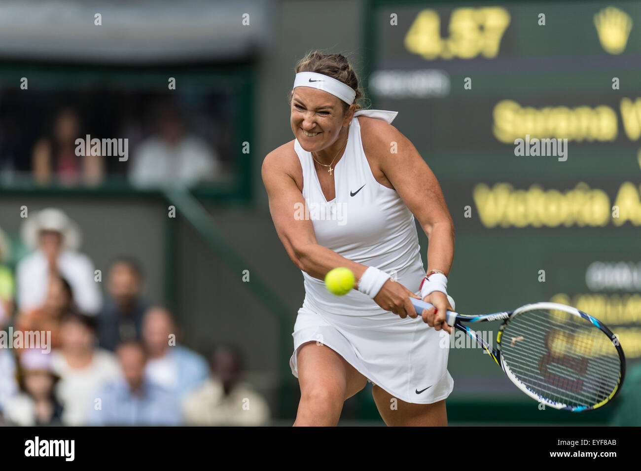 07.07.2015. Le Wimbledon Tennis Championships 2015 tenue à l'All England Lawn Tennis et croquet Club, Londres, Angleterre, Royaume-Uni. Serena Williams (USA) [1] v Victoria Azarenka (CRO) [23], Simple dames - Quart de finale sur le Court central. Banque D'Images