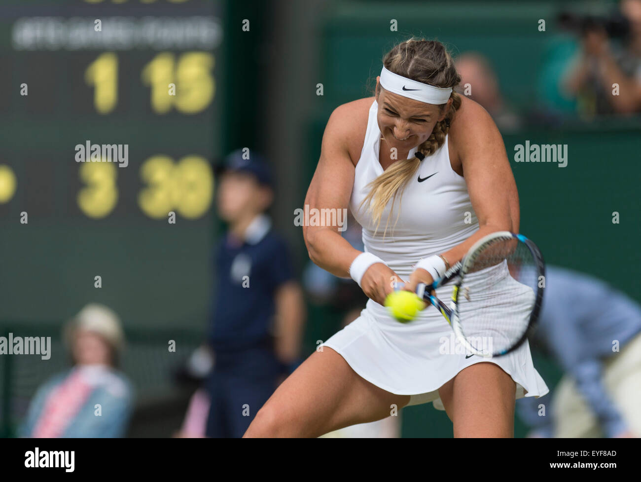 07.07.2015. Le Wimbledon Tennis Championships 2015 tenue à l'All England Lawn Tennis et croquet Club, Londres, Angleterre, Royaume-Uni. Serena Williams (USA) [1] v Victoria Azarenka (CRO) [23], Simple dames - Quart de finale sur le Court central. Banque D'Images