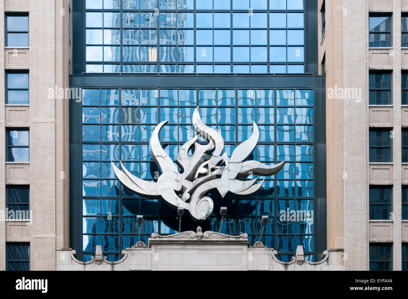 Freeform par Richard Hunt sur l'état de l'Illinois du Nord s'appuyant sur la Salle Street, Chicago. Banque D'Images