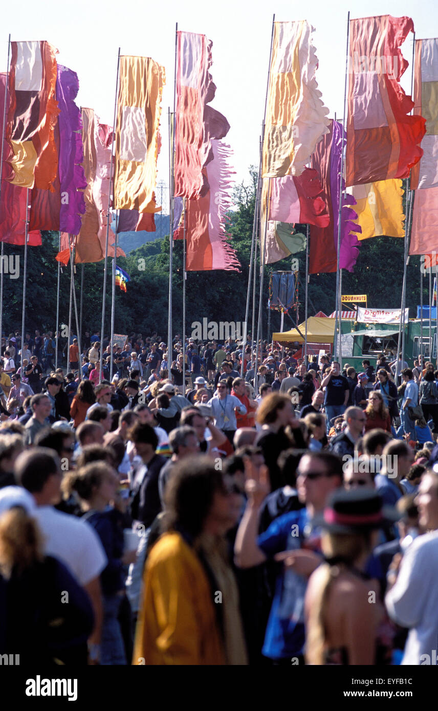 Les foules au festival de Glastonbury 2003. Somerset, England, UK. Banque D'Images