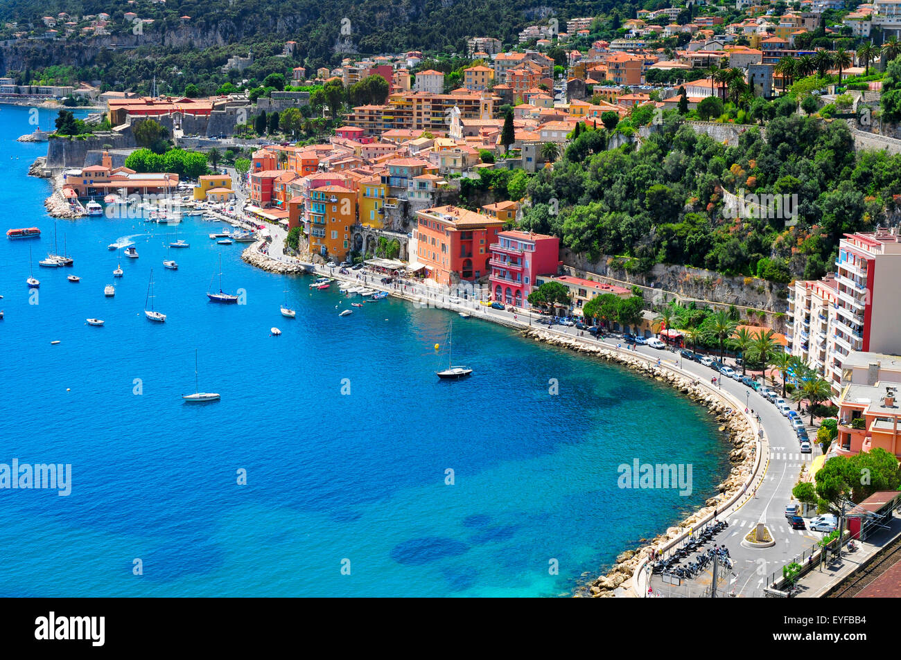 Vue aérienne de Villefranche-sur-Mer sur la côte d'Azur, France, et la mer Méditerranée Banque D'Images