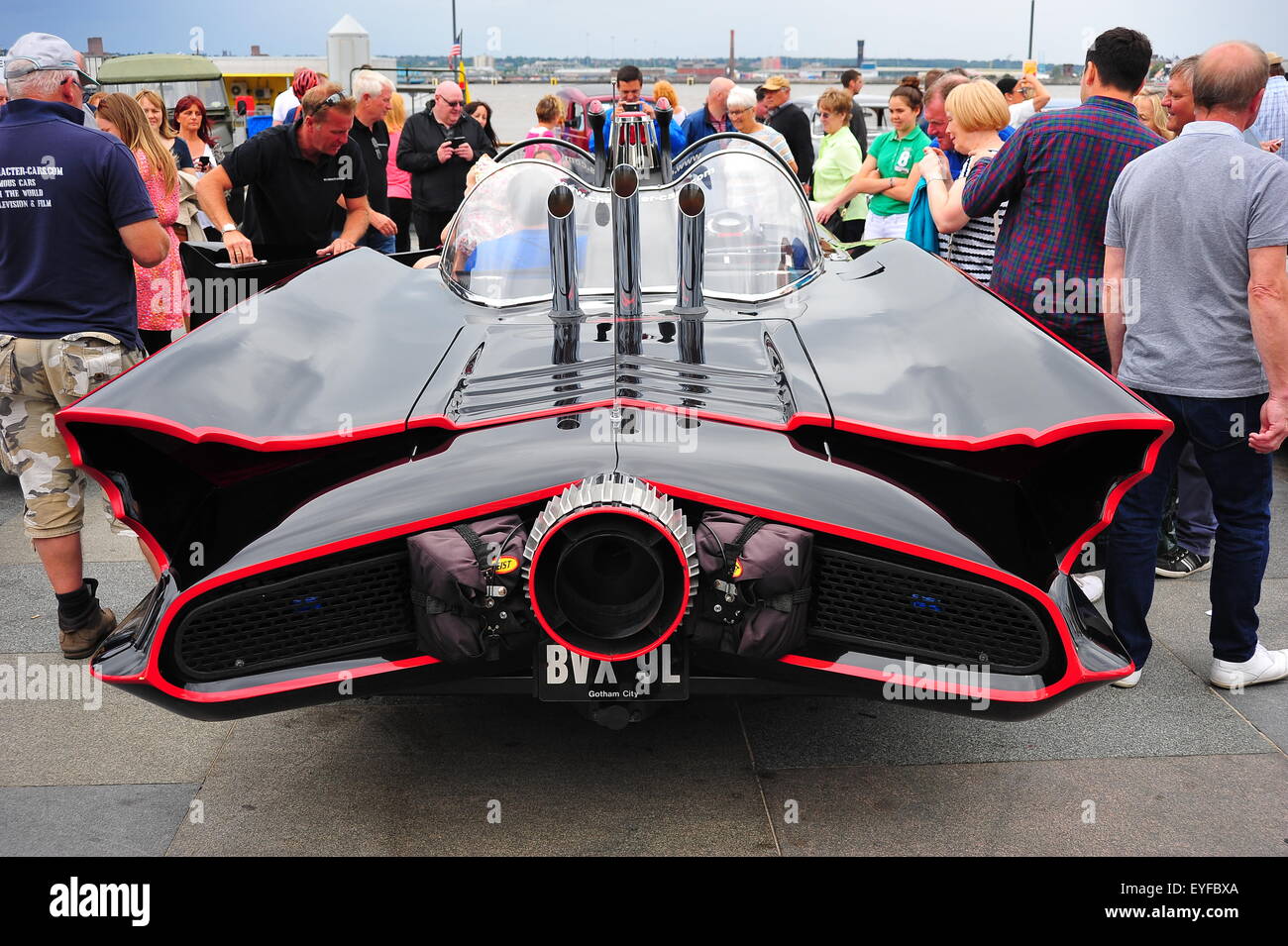 Réplique de la Batmobile 1966 classique à Liverpool's Pier Head. Banque D'Images