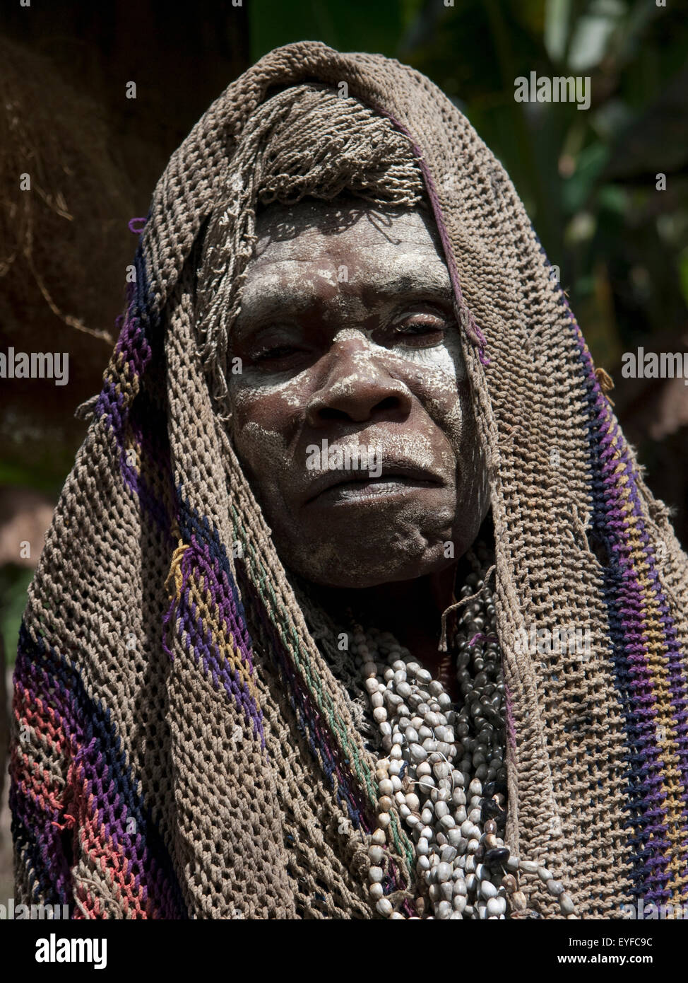 La Papouasie-Nouvelle-Guinée, Tari Valley, veuve ; Tigibi Village Banque D'Images