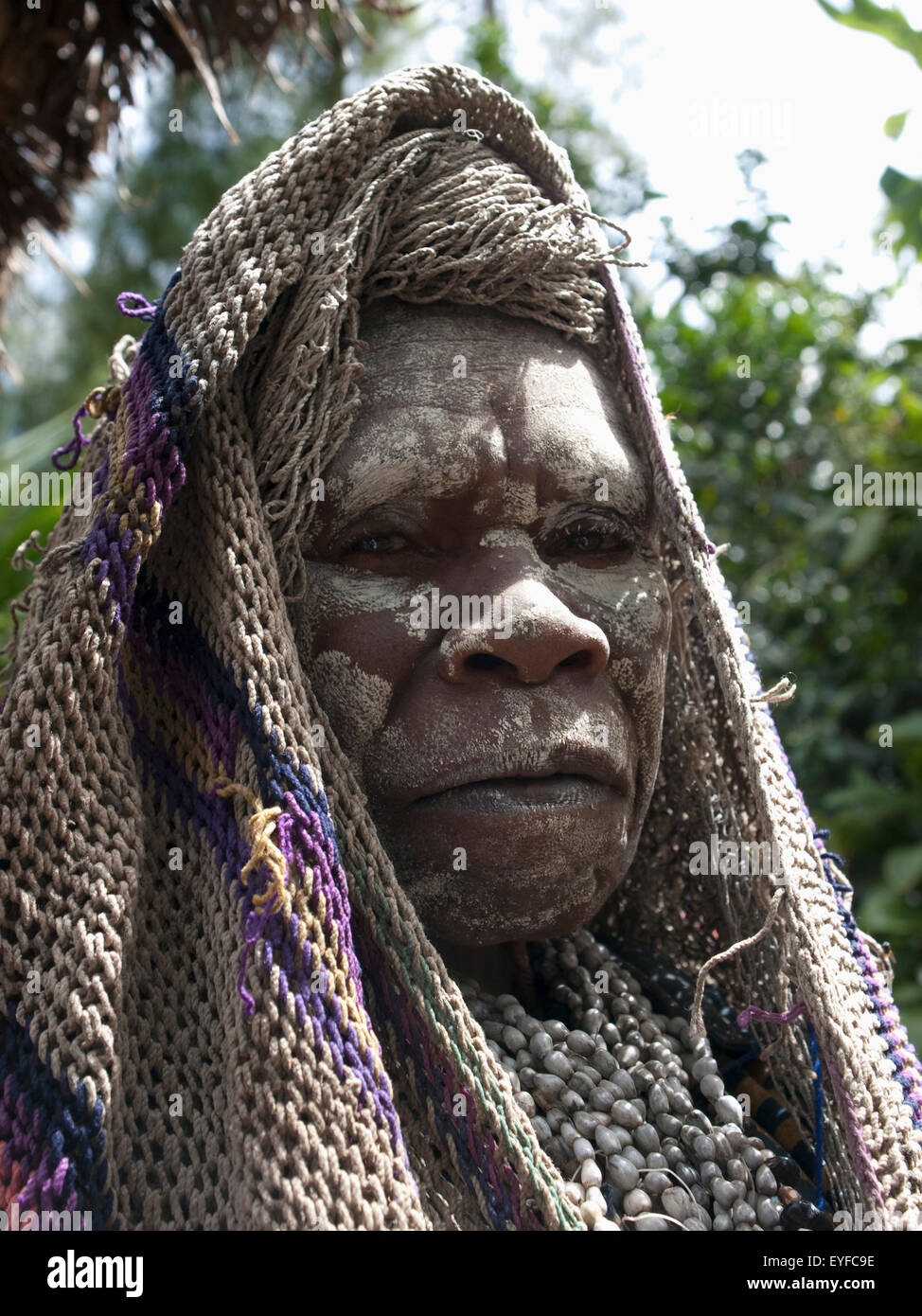 La Papouasie-Nouvelle-Guinée, Tari Valley, veuve ; Tigibi Village Banque D'Images