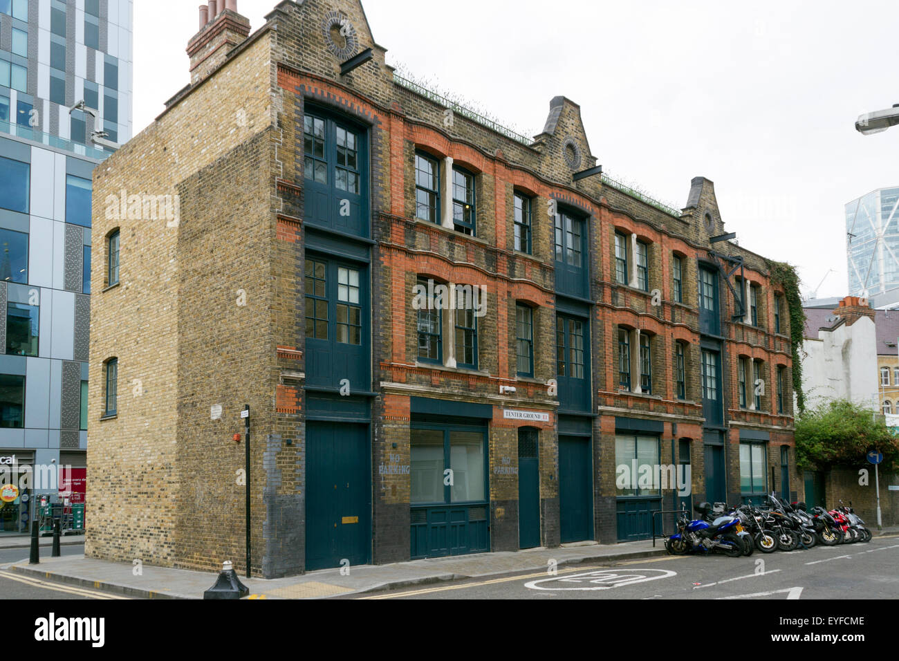 Londres, Royaume-Uni. 27 juillet, 2015. Armature sol E1. La controverse entourant l'artiste lauréat du Prix Turner Tracy Emin's prévoit de démolir 66-68 Bell Lane, un bâtiment classé localement dans la zone de conservation de Spitalfields de Tower Hamlets, et le remplacer par un design contemporain par l'architecte Sir David Chipperfield. Le nouveau bâtiment pour remplacer 66-68 Bell Lane va fournir un nouveau domicile et de l'espace studio supplémentaire à l'espace de studio attenant existants artistes en armature la masse. Londres Spitalfields Le lundi 27 juillet 2015. Credit : Mark Baynes/Alamy Live News Banque D'Images