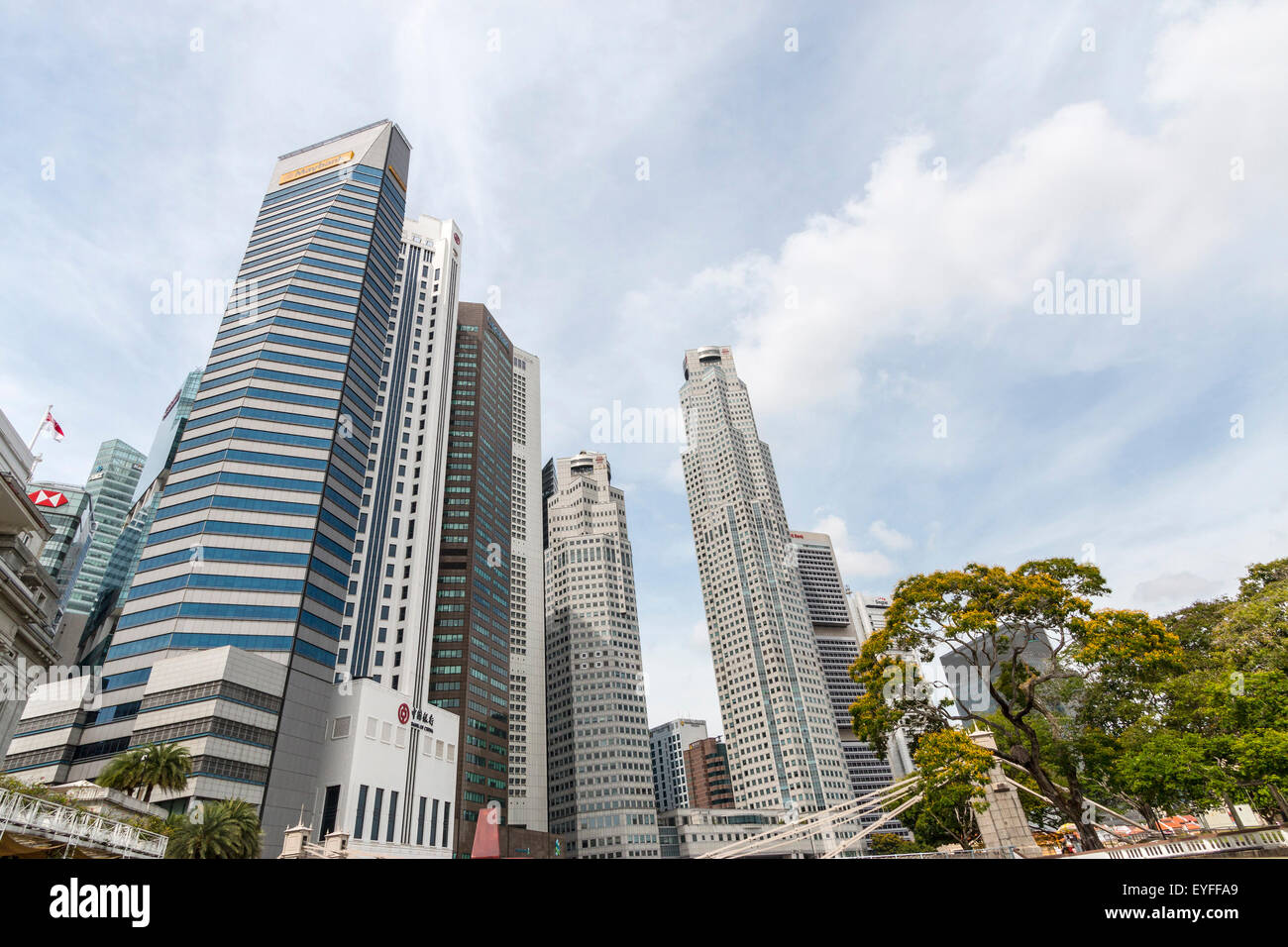 Les bâtiments modernes le long de la rivière Singapour. Banque D'Images
