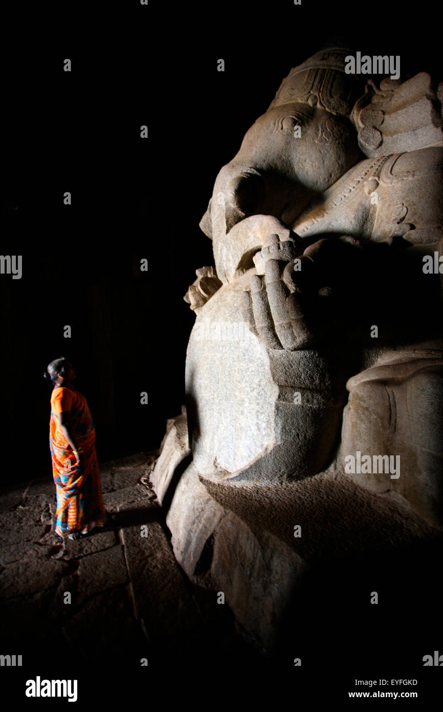 Statue Ganesh dans une grotte, Hampi, Karnataka, Inde Banque D'Images