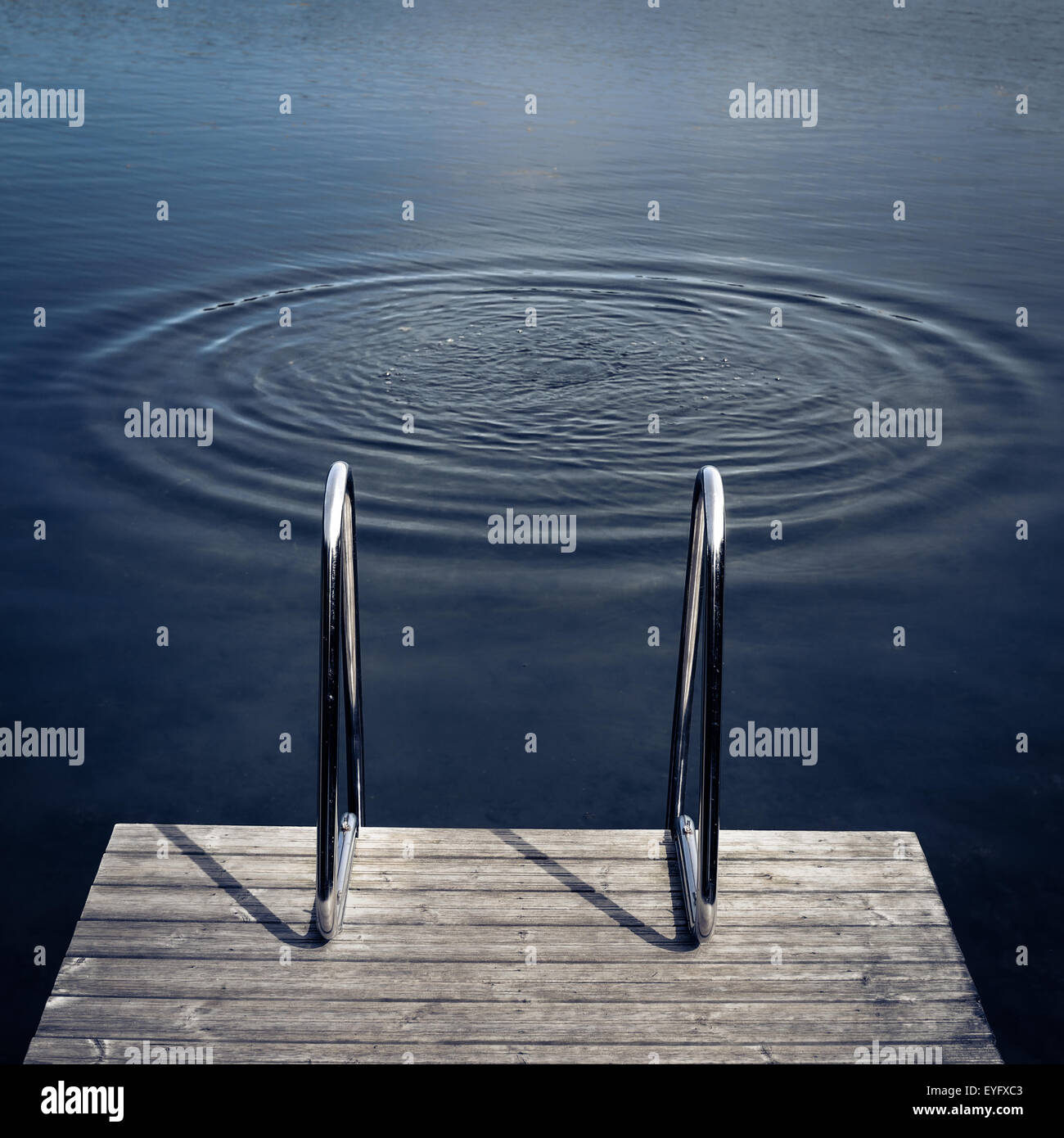 Piscine et d'un bain, ondulations de l'eau, scène de la noyade. Banque D'Images