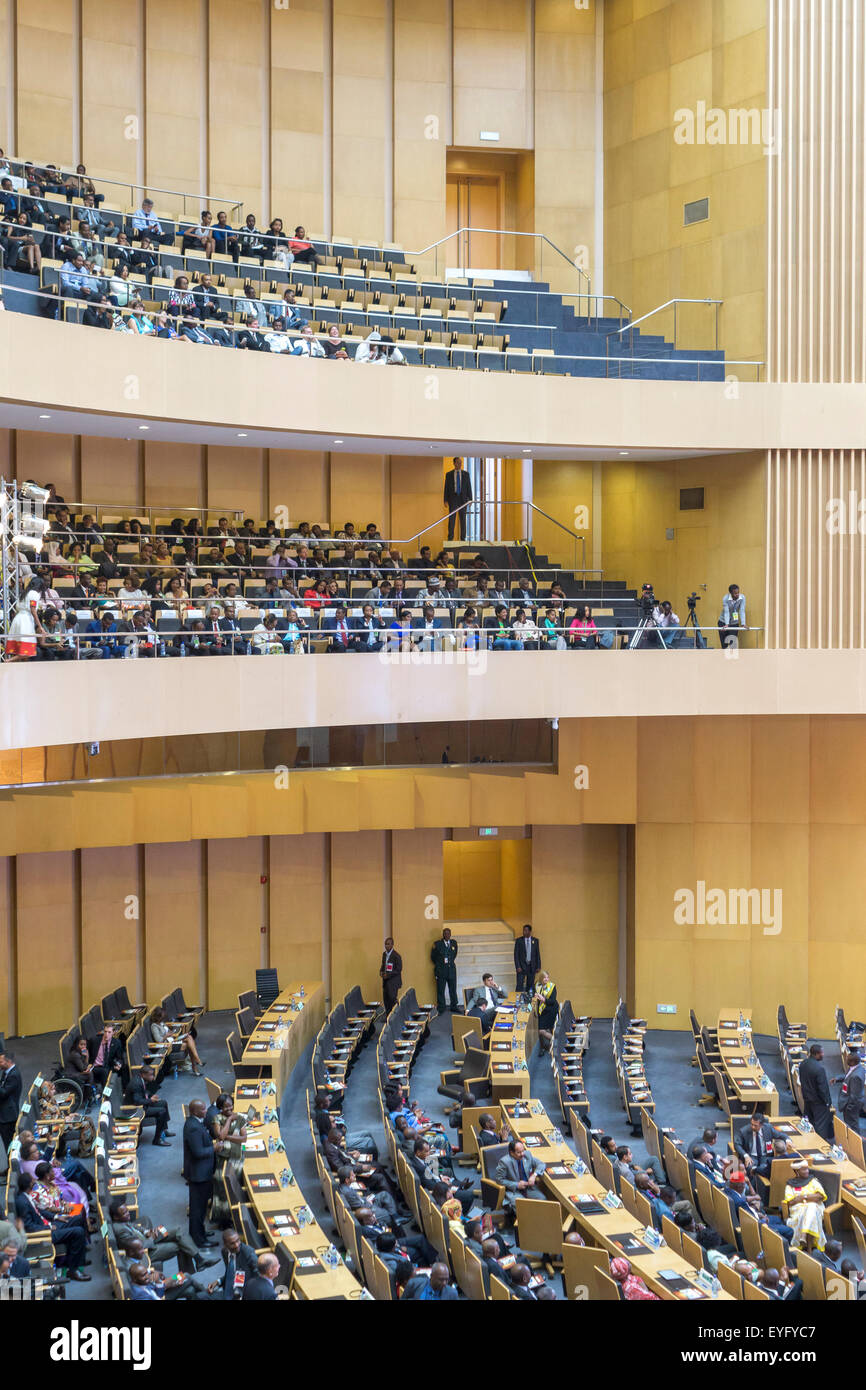 Addis Abeba, Ethiopie. 28 juillet, 2015. Nelson Mandela salle du Centre de Conférence de l'UA a été rempli d'une grande foule dans l'attente de l'arrivée du président Obama le 28 juillet 2015, à Addis-Abeba, Ethiopie. Crédit : Dereje Belachew/Alamy Live News Banque D'Images