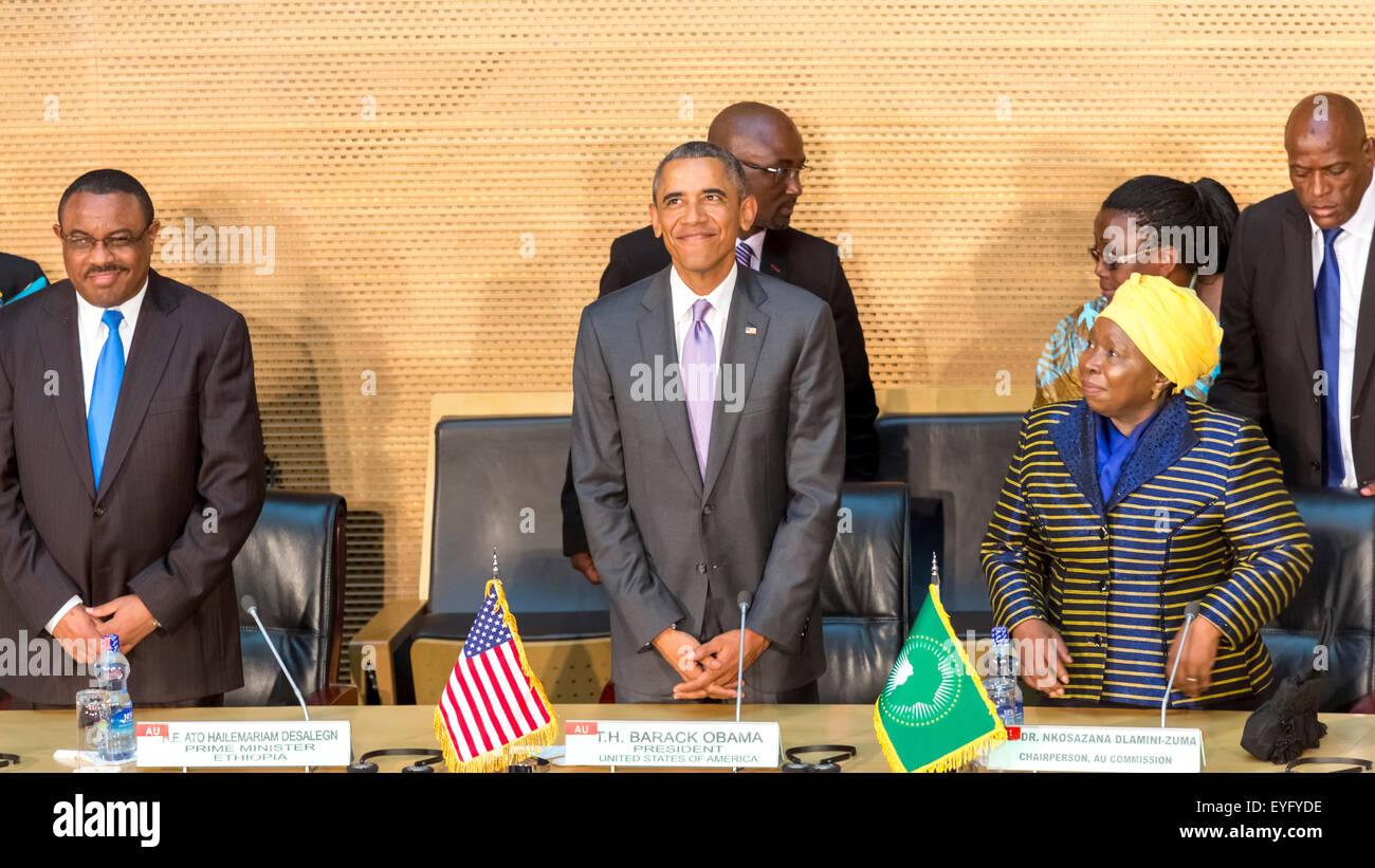 Addis Abeba, Ethiopie. 28 juillet, 2015. Le président Obama, le premier ministre Hailemariam Desalegn, et le Dr Dlamini Zuma, prendre leurs sièges désignés à la Nelson Mandela salle du Centre de Conférence de l'UA, le 28 juillet 2015, à Addis-Abeba, Ethiopie. Crédit : Dereje Belachew/Alamy Live News Banque D'Images