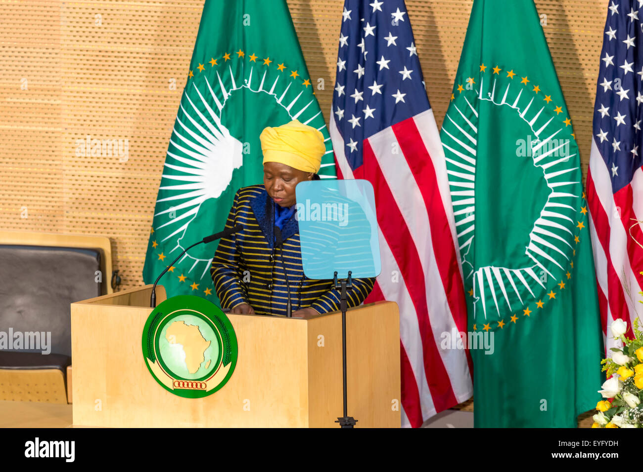 Addis Abeba, Ethiopie. 28 juillet, 2015. S.e. Mme Dlamini Zuma, Président de la commission de l'UA, livre un discours à la Nelson Mandela salle du Centre de Conférence de l'UA, le 28 juillet 2015, à Addis-Abeba, Ethiopie. Crédit : Dereje Belachew/Alamy Live News Banque D'Images