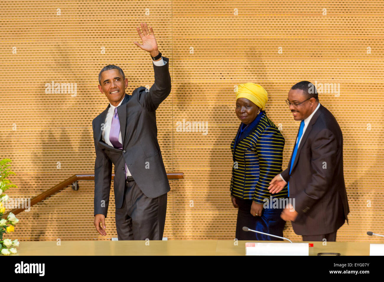 Addis Abeba, Ethiopie. 28 juillet, 2015. Le président Obama salue la foule enthousiaste participant à son discours, le 28 juillet 2015, à la Nelson Mandela salle du Centre de Conférence de l'UA à Addis-Abeba, Ethiopie. Crédit : Dereje Belachew/Alamy Live News Banque D'Images