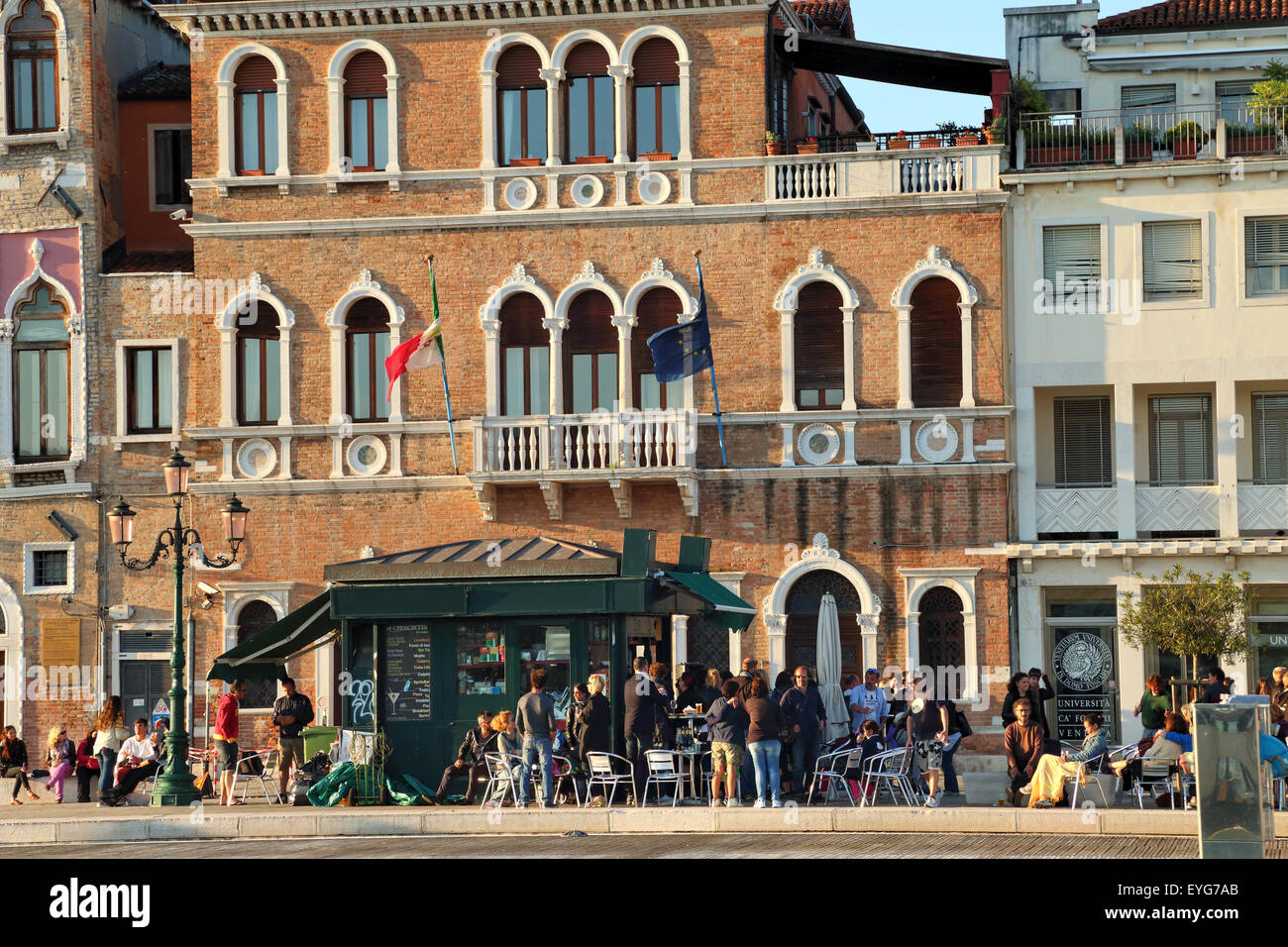 Café kiosque Bar 'El Chioschetto' à bord de Zattere Banque D'Images