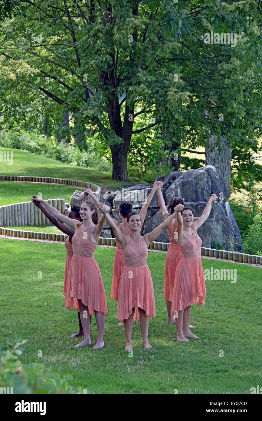 L'impulsion de Berkshire danseurs modernes à la scène à Stockbridge, Massachusetts Naumkeag. Banque D'Images