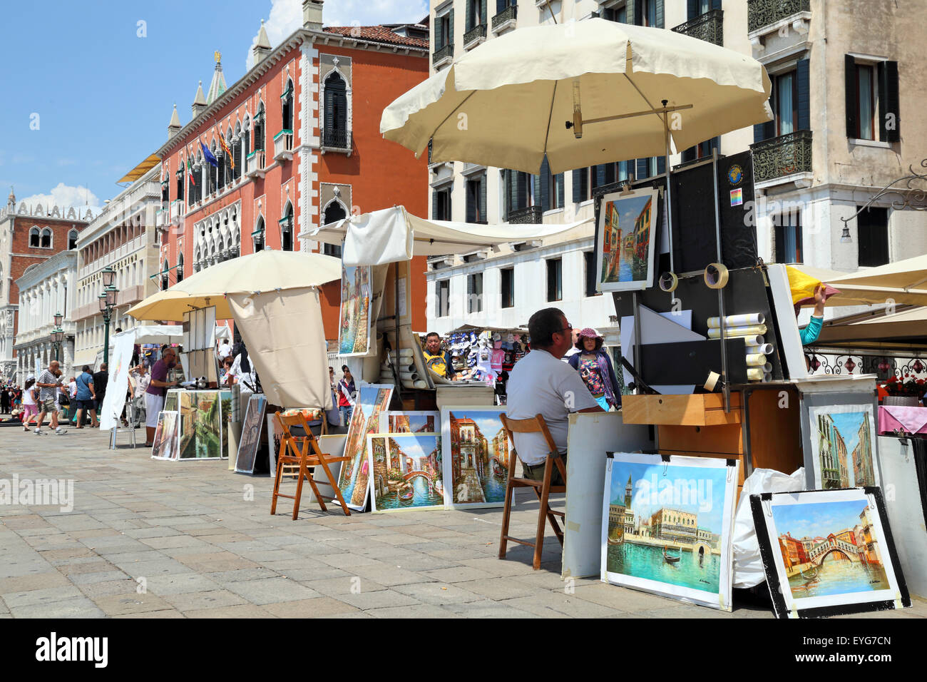 Peintres dans la rue à la Riva degli Schiavoni waterfront près de la place San Marco, Venise Banque D'Images