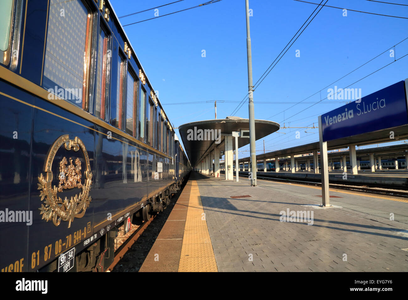 Le Venice Simplon-Orient-Express Train de luxe à la gare de Venise. Banque D'Images