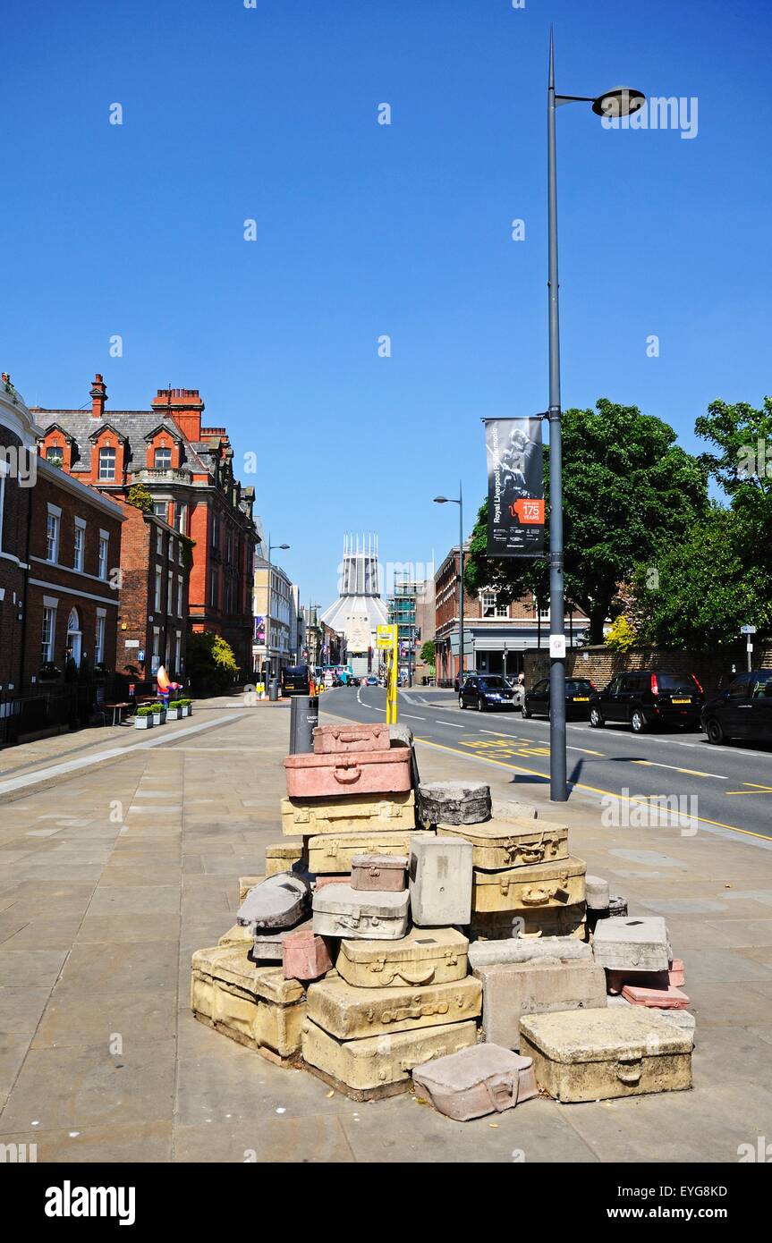 Une histoire de cas sur Hope Street avec la Cathédrale Métropolitaine de Liverpool à l'arrière, Liverpool, Merseyside, England, UK. Banque D'Images