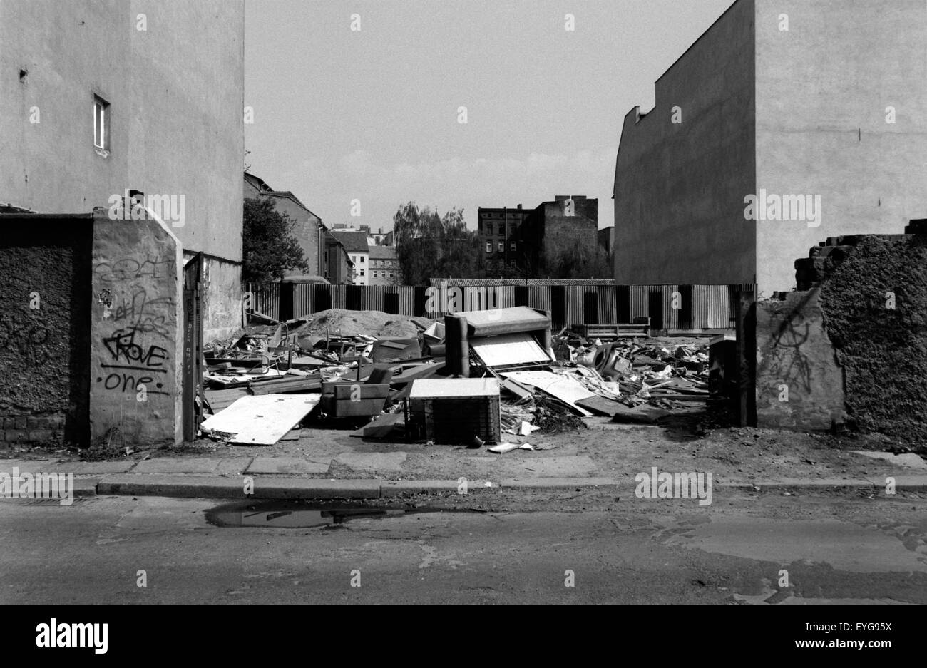 Berlin, Allemagne, déchets encombrants sur un lot vacant Banque D'Images