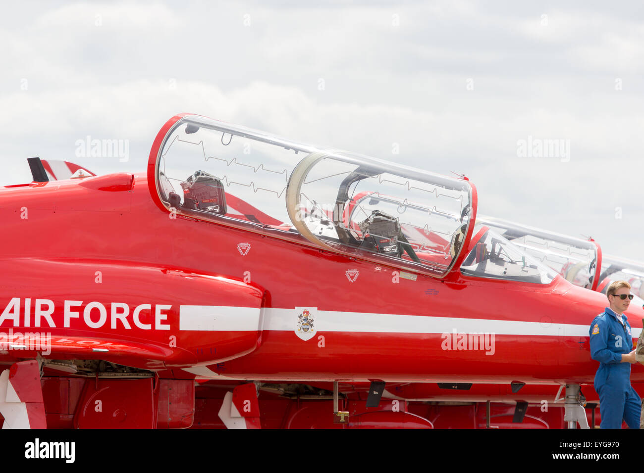 Les flèches rouges en préparation pour un affichage à l'Royal International Air Tattoo à Fairford 2015 RAF Banque D'Images