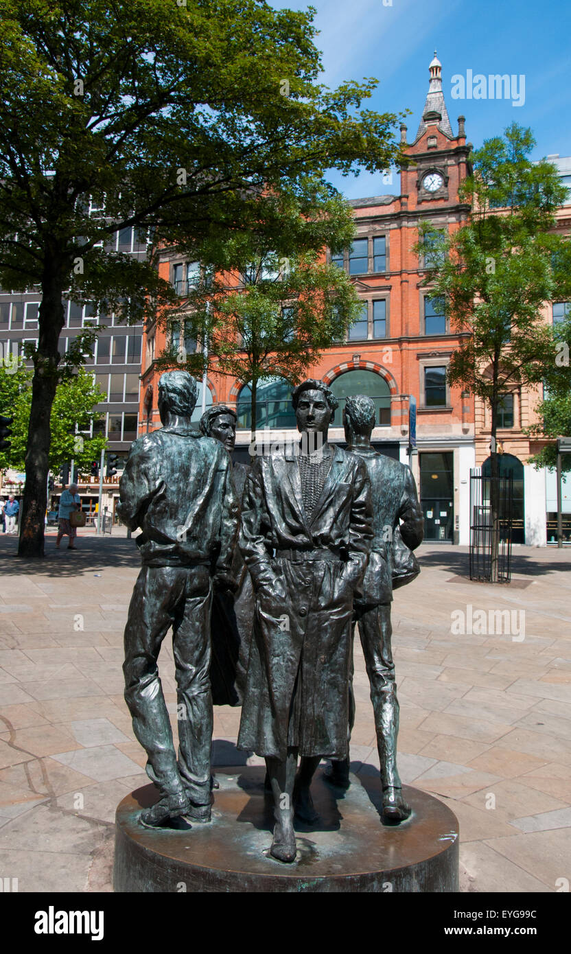 Shoppers par Richard Perry, une sculpture en bronze sur Chapelle Bar à Nottingham, Nottinghamshire England UK Banque D'Images