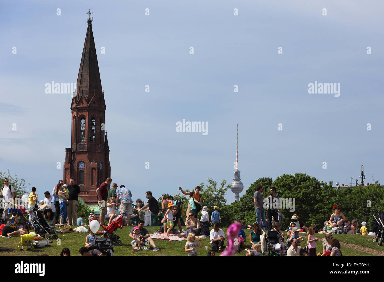 Berlin, Allemagne, les gens dans le parc Görlitzer Banque D'Images