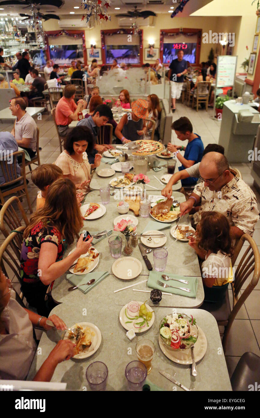 Saint Petersburg, États-Unis, people in a restaurant Banque D'Images