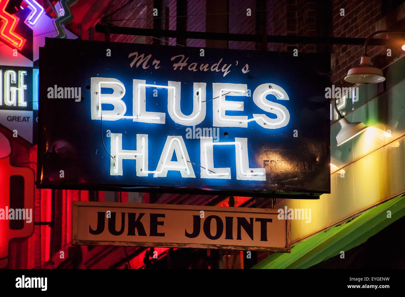 USA, Ohio, néons dans Beale Street Memphis ; Banque D'Images