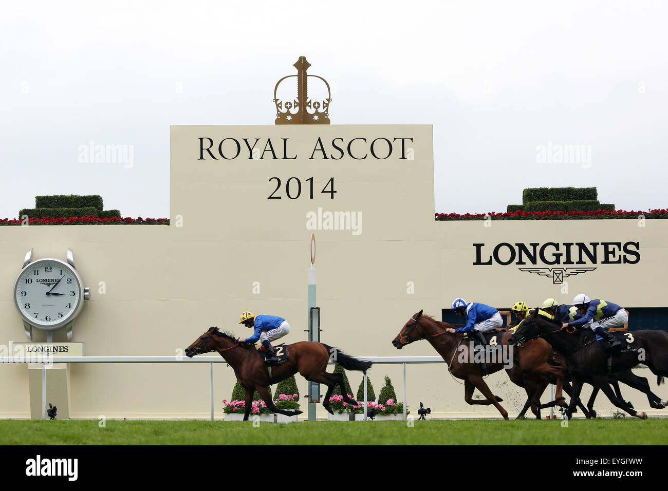 Ascot, Royaume-Uni, chevaux et cavaliers en action Banque D'Images