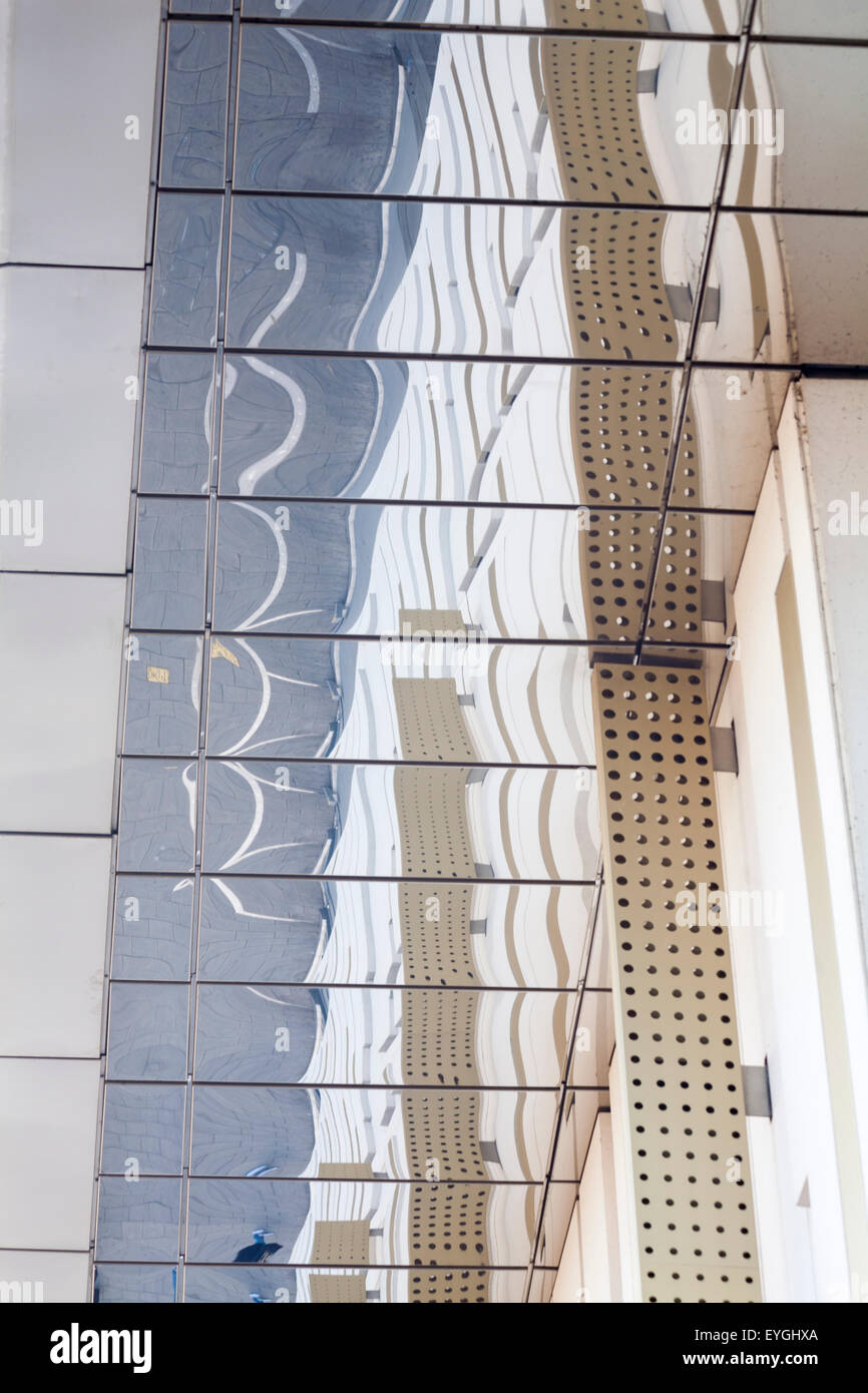 Abstract building reflections Banque D'Images