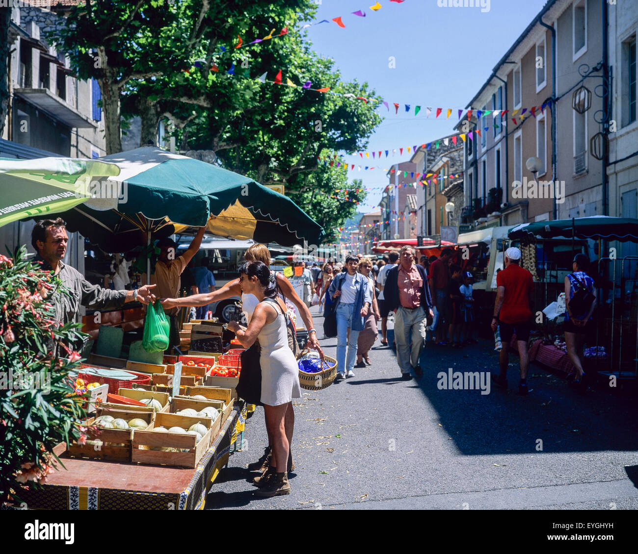 La rue du marché, VaisonlaRomaine, Vaucluse,