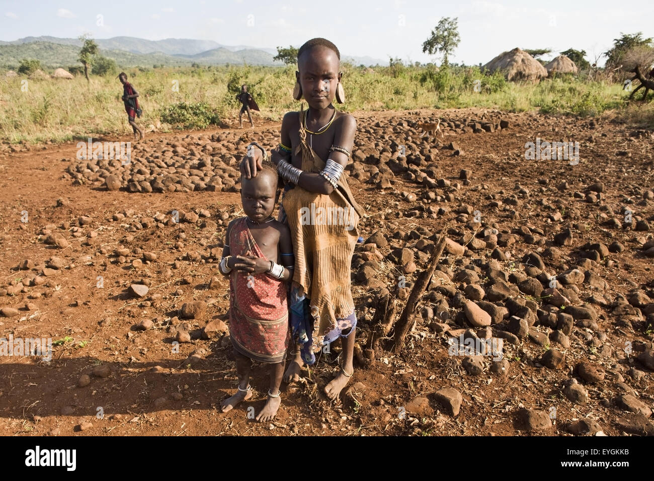 L'Ethiopie, vallée de l'Omo, dans le sud de l'Mursiland, Portrait des enfants ; Dirikoro Morsi Banque D'Images