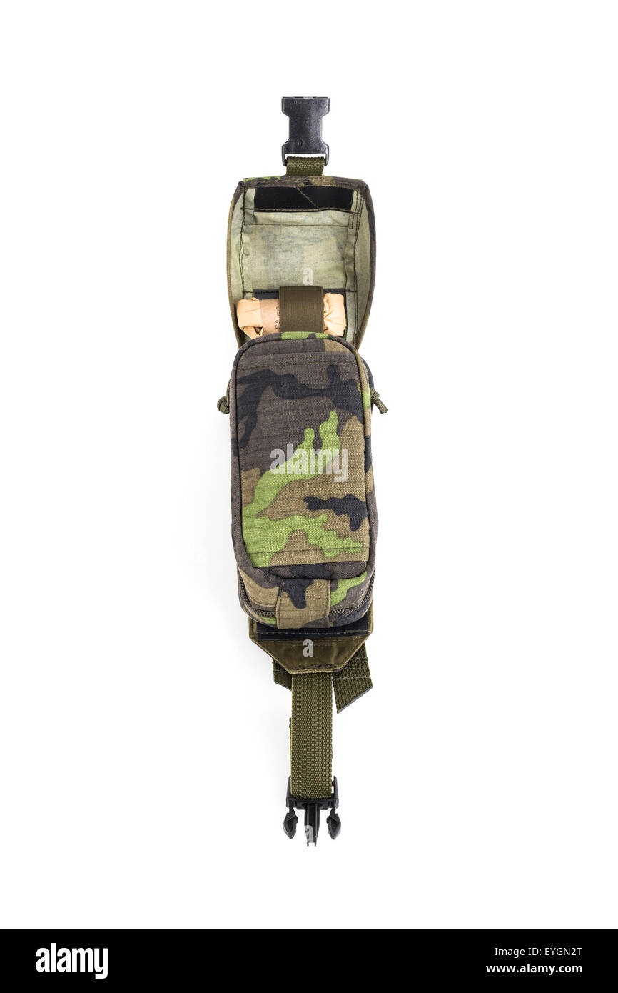 Billet d'une trousse de premiers secours pour le camouflage des logements pour les touristes et de l'armée. Banque D'Images
