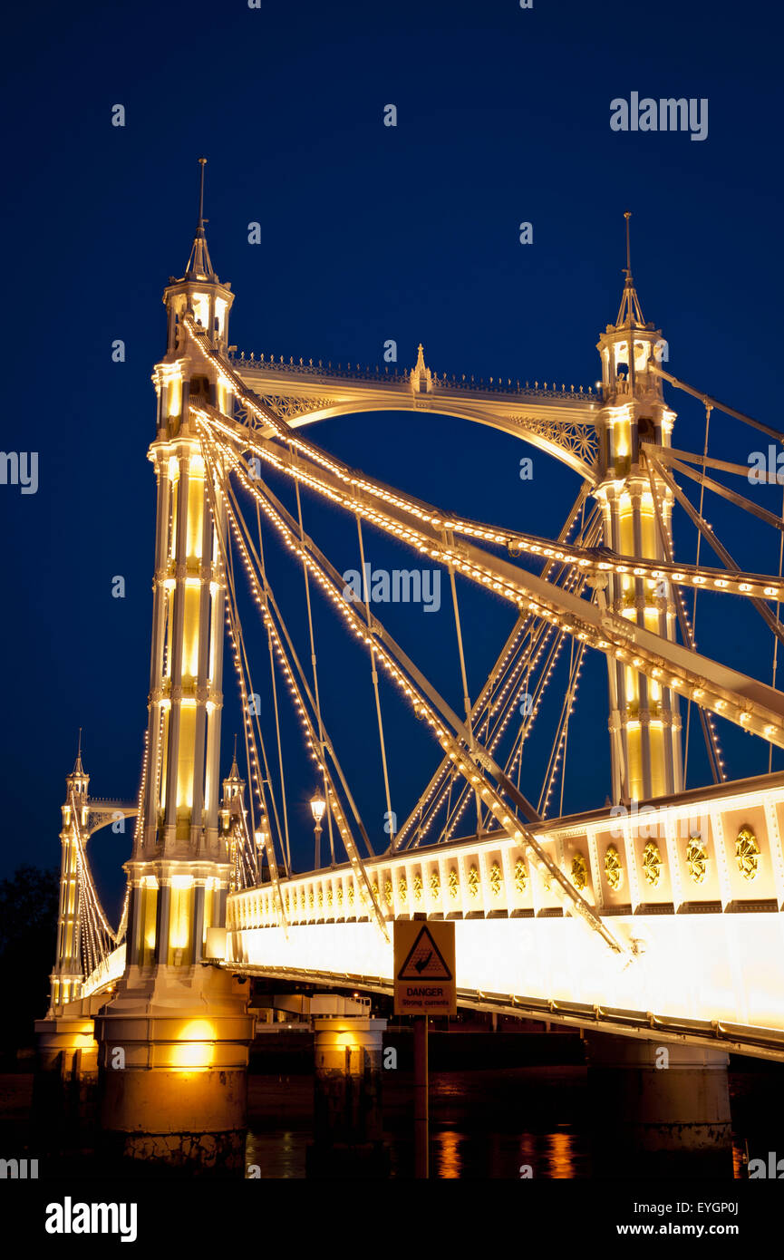 Royaume-uni, Angleterre, Albert Bridge at night, London Banque D'Images