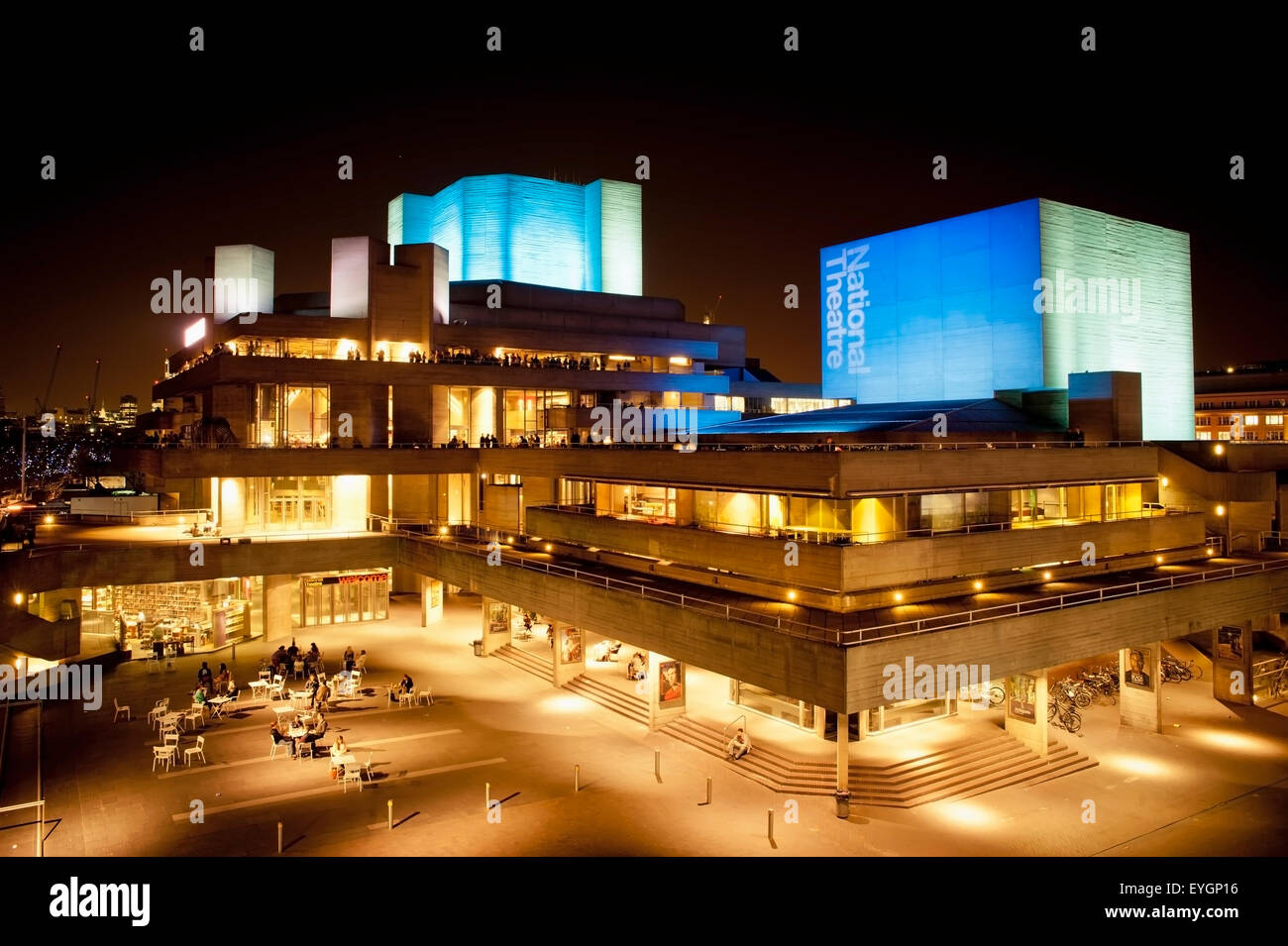 Royaume-uni, Angleterre, Théâtre National la nuit ; Londres Banque D'Images