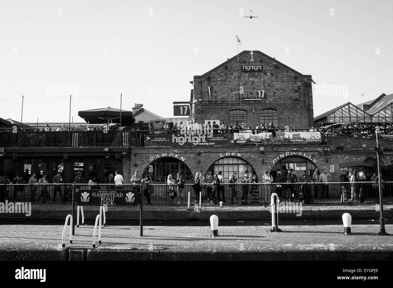 Royaume-uni, Angleterre, Camden, London, les gens à côté d'Hampstead Road Lock Banque D'Images