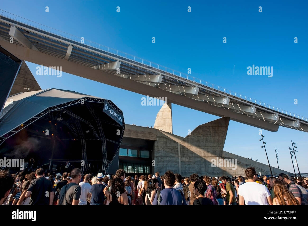L'Espagne, le Parc del Forum, Barcelone, foule sur le devant d'une scène au Primavera Sound Festival de musique Banque D'Images