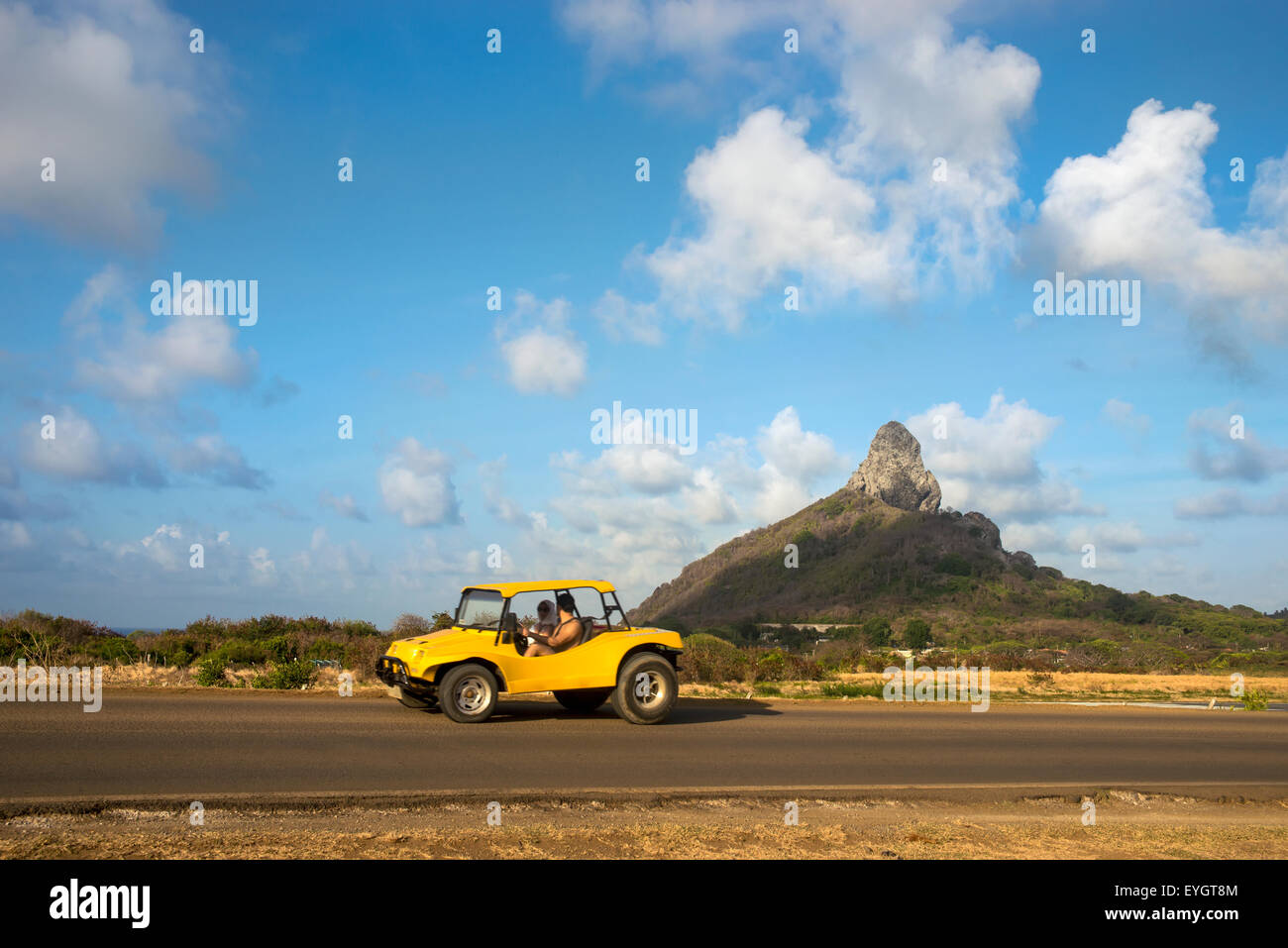 Brésil, Pernambuco, buggy et vues de Morro do Pico ; Fernando de Noronha Banque D'Images