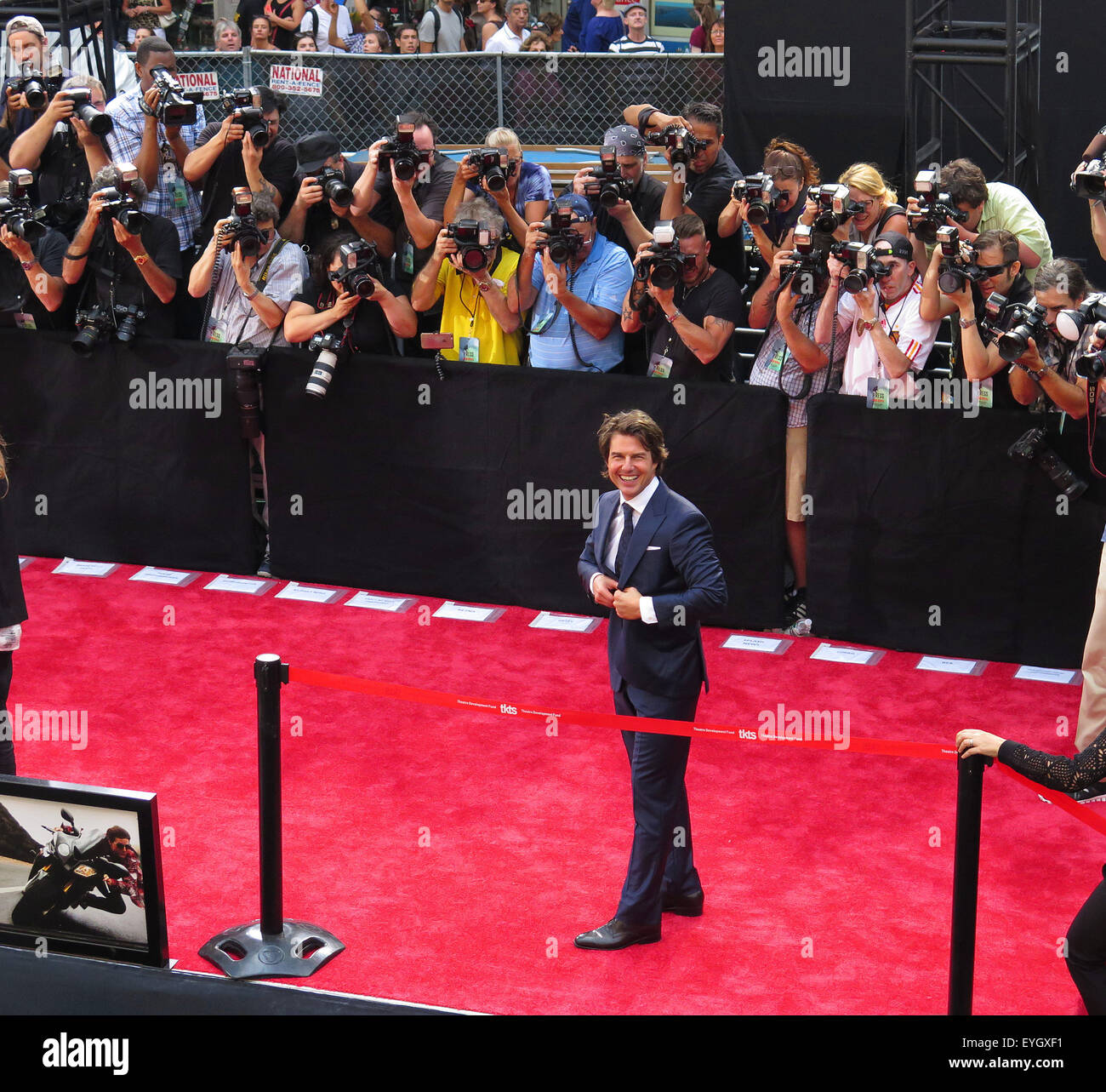 New York, NY, USA. 27 juillet, 2015. 27 juillet 2015 - New York, New York, USA - Acteur Tom Cruise assiste à la première du film Mission Impossible-Rogue la Nation à New York Times Square. © Alfred KC/ZUMA/Alamy Fil Live News Banque D'Images