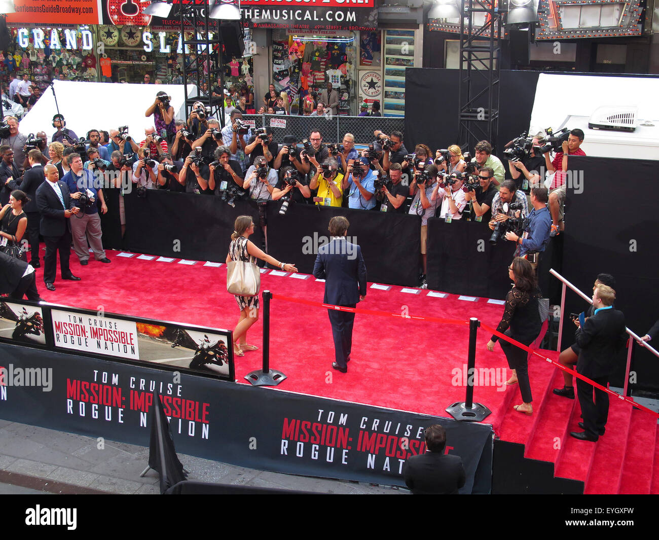 New York, NY, USA. 27 juillet, 2015. 27 juillet 2015 - New York, New York, USA - Acteur Tom Cruise assiste à la première du film Mission Impossible-Rogue la Nation à New York Times Square. © Alfred KC/ZUMA/Alamy Fil Live News Banque D'Images