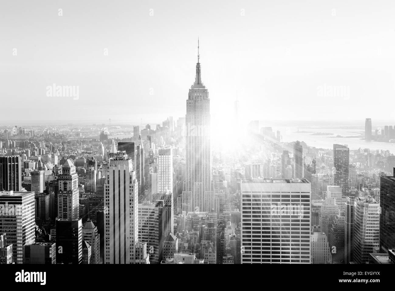 New York City Manhattan skyline au coucher du soleil. Banque D'Images