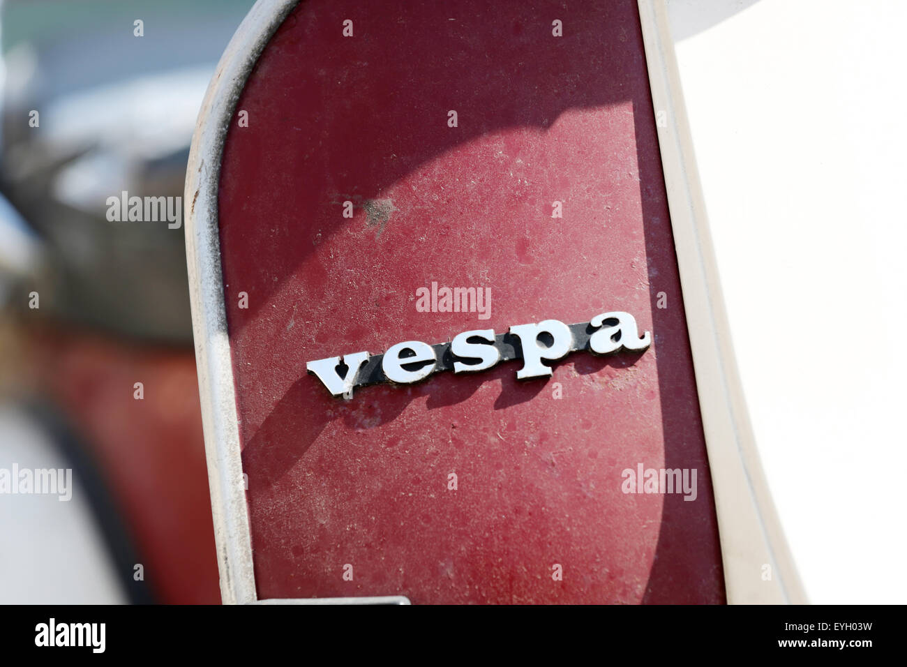 Un vieux scooter Vespa insigne Banque D'Images