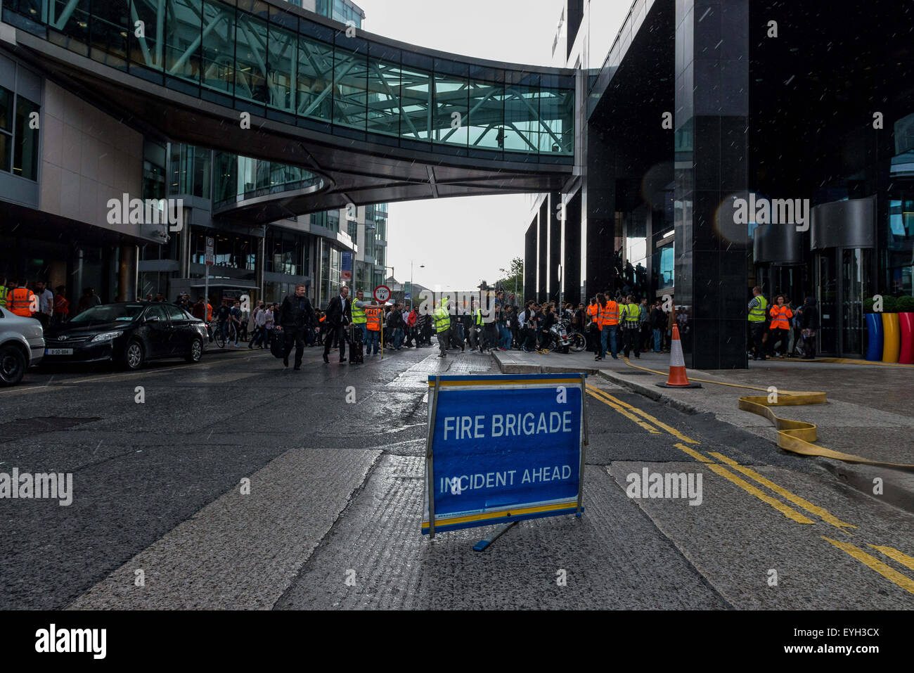 Dublin, Irlande. 29 juillet, 2015. Exercice d'incendie au siège de Google à Barrow Street à Dublin, quais de silicium a été effectuée cet après-midi par les pompiers de Dublin de l'unité de commandement des Scania P230 © Grant Vélaires/ZUMA/Alamy Fil Live News Banque D'Images