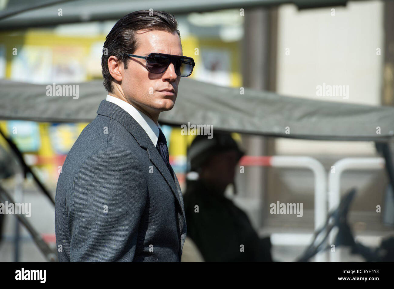 L'homme de spy est un U.N.C.L.E.-fiction comédie film réalisé par Guy Ritchie et co-écrit par Lionel Wigram, basé sur le 1964 MGM television série du même nom. Cette photo est pour un usage éditorial uniquement et est l'auteur de la société film et/ou le photographe attribué par le film ou la société de production et ne peut être reproduite que par des publications dans le cadre de la promotion du film ci-dessus. Un crédit obligatoire pour l'entreprise de film est nécessaire. Le photographe devrait également être portés lorsqu'il est connu. Banque D'Images