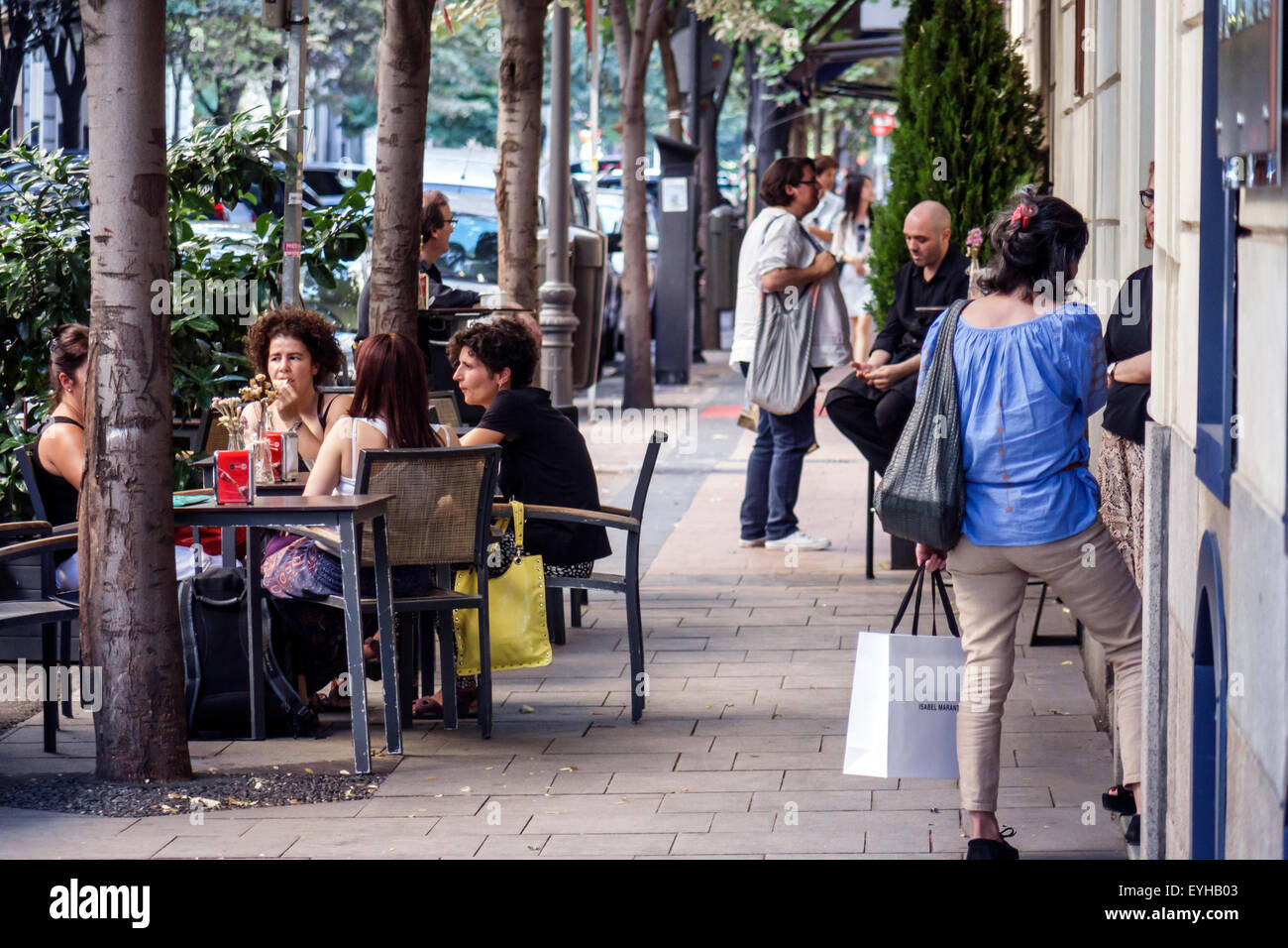 Madrid Espagne,Europe,Espagnol,Salamanca,Calle de Jorge Juan,Café trottoir,résidents,hispanique hispanique Latin Latino Latinos,Espagnol parlant,adul Banque D'Images